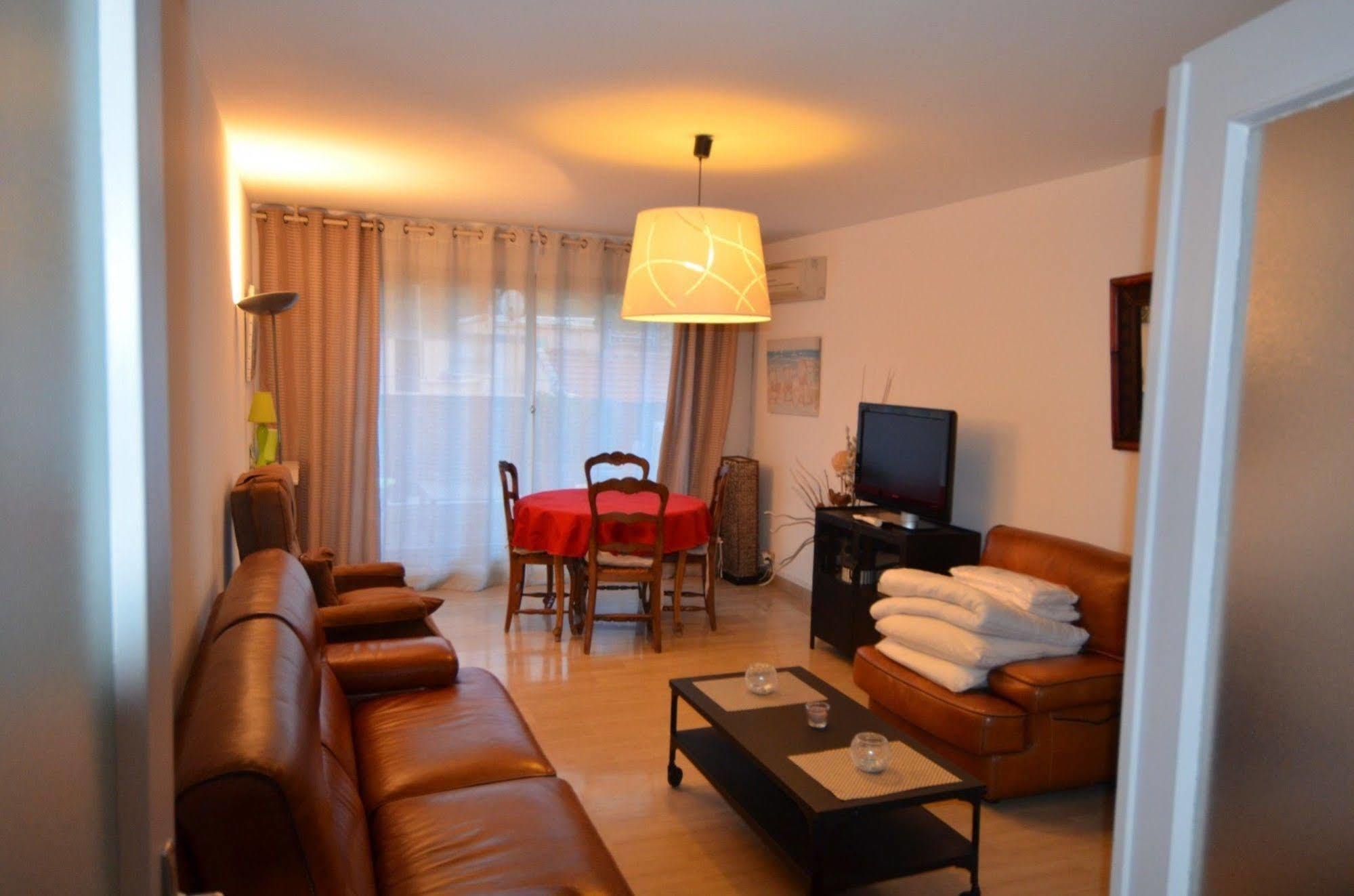Appartement 6 Personnes Avec Terrasse Le Port Nizza Esterno foto