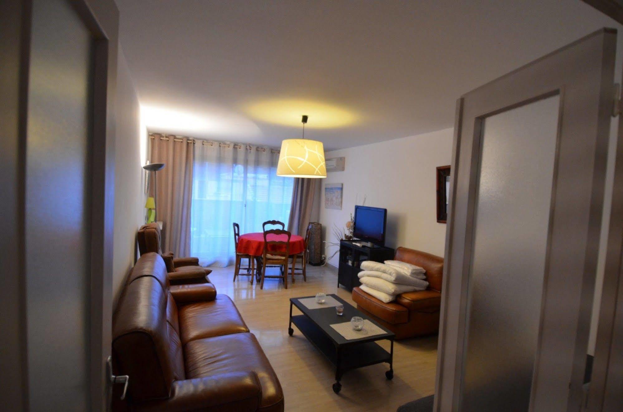 Appartement 6 Personnes Avec Terrasse Le Port Nizza Esterno foto