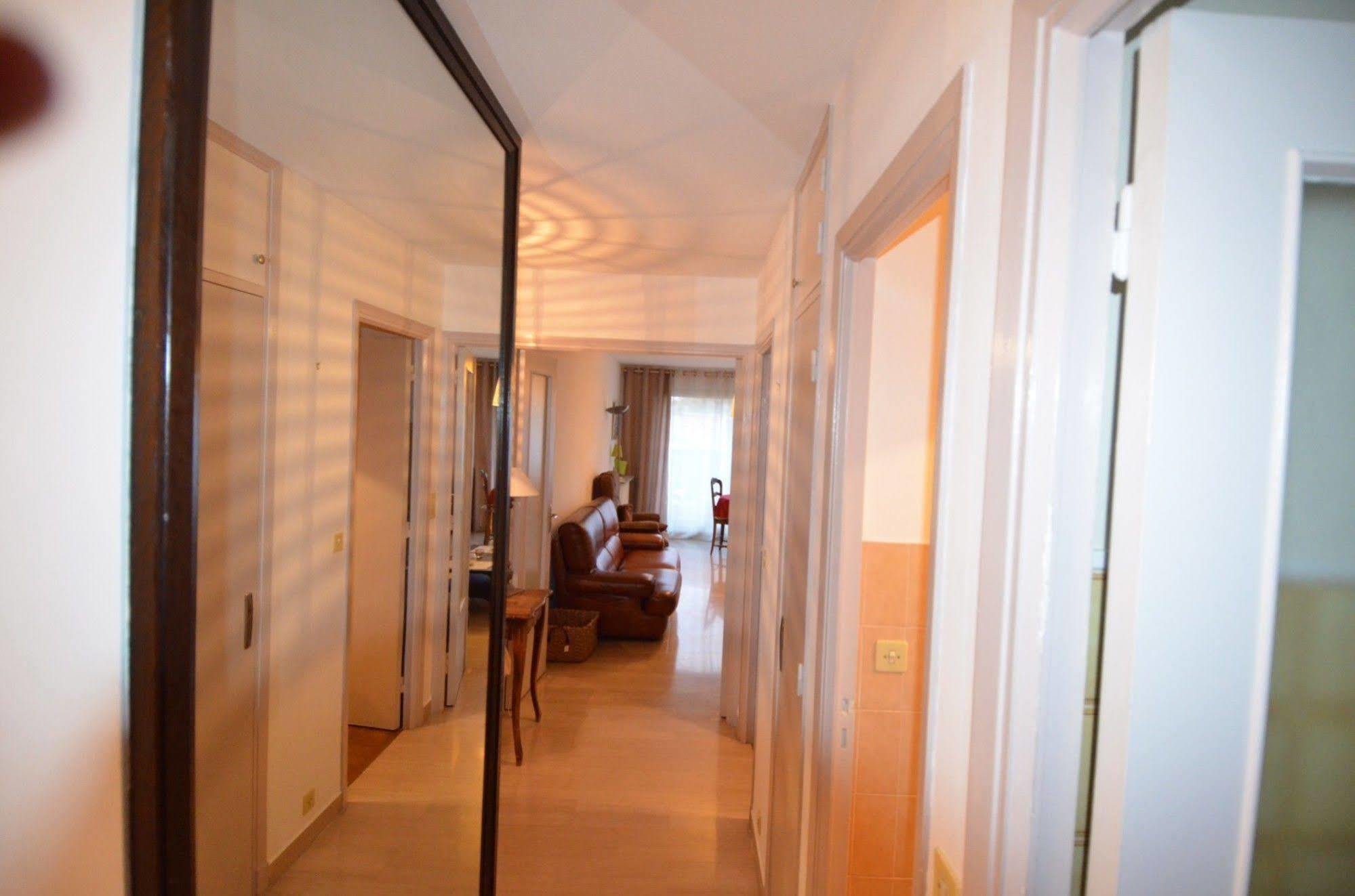 Appartement 6 Personnes Avec Terrasse Le Port Nizza Esterno foto