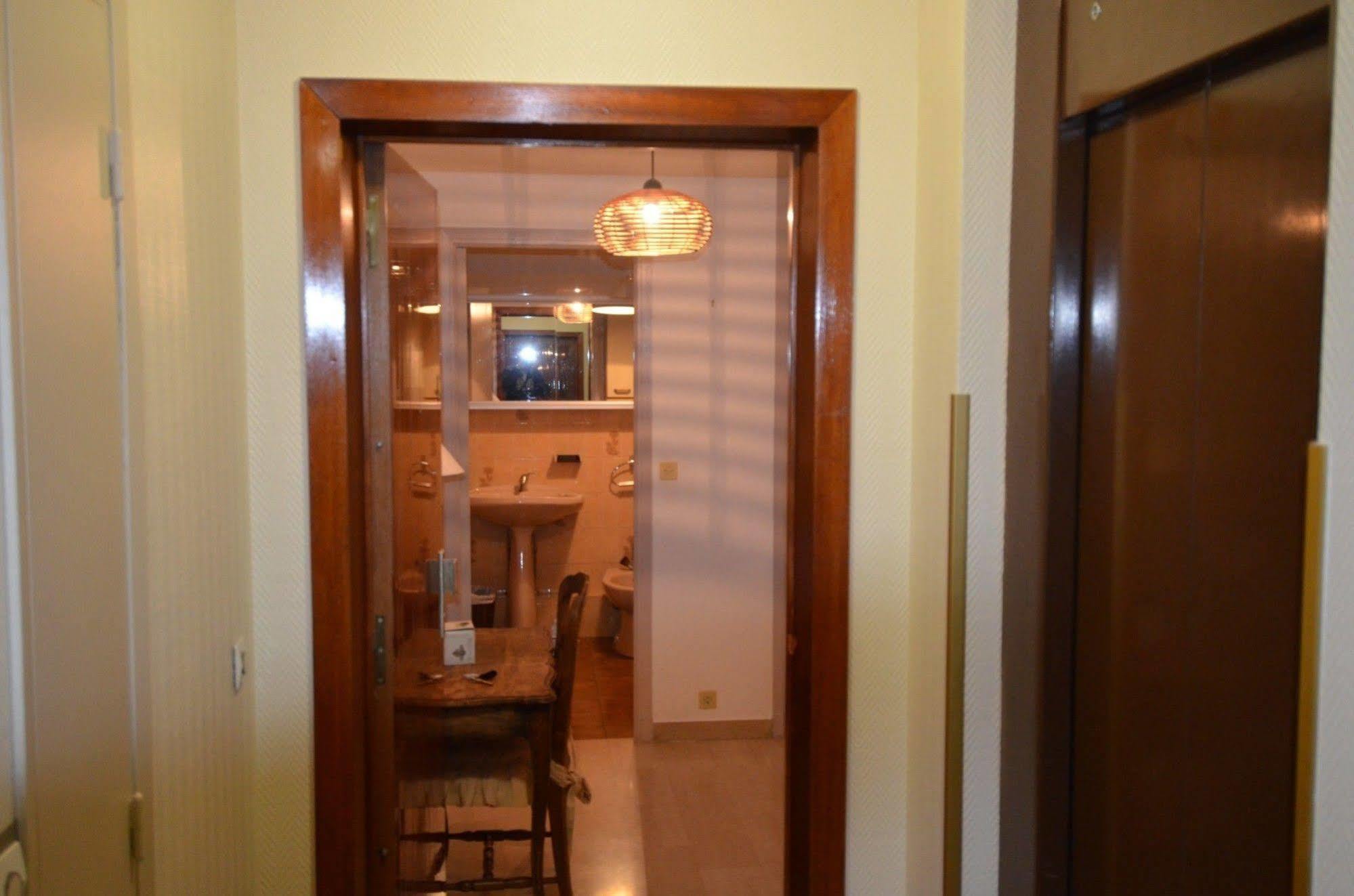 Appartement 6 Personnes Avec Terrasse Le Port Nizza Esterno foto
