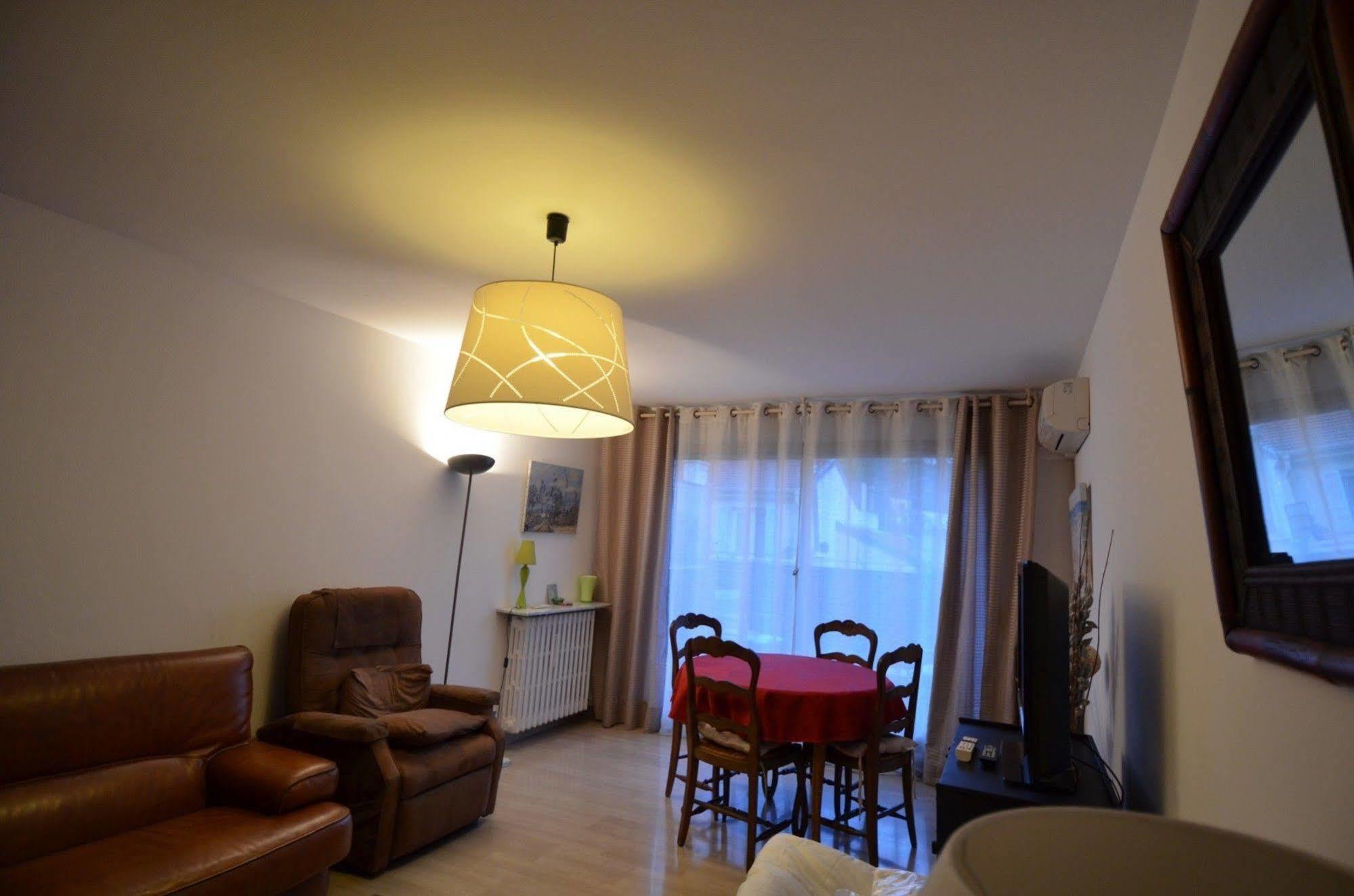 Appartement 6 Personnes Avec Terrasse Le Port Nizza Esterno foto