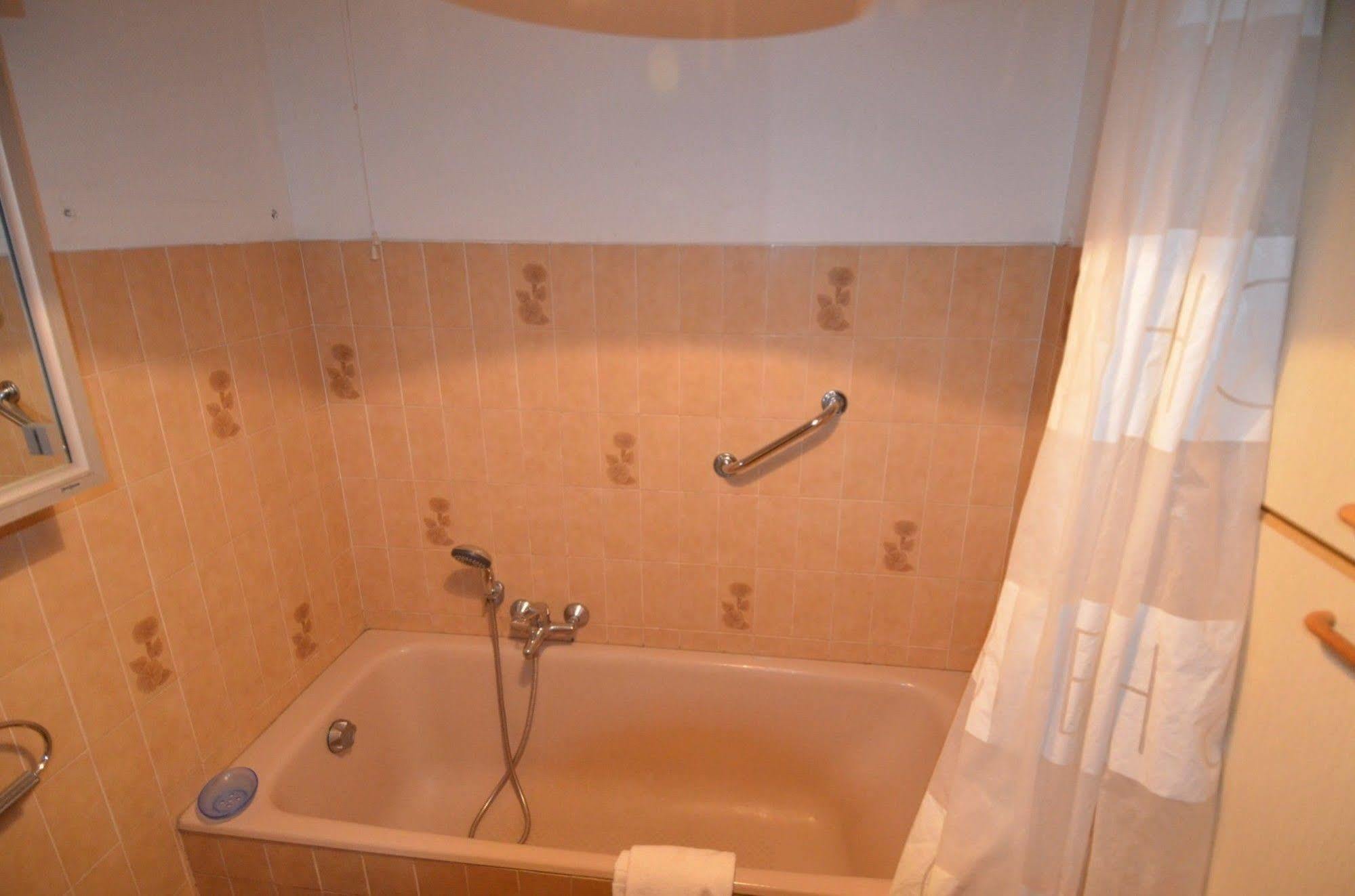 Appartement 6 Personnes Avec Terrasse Le Port Nizza Esterno foto