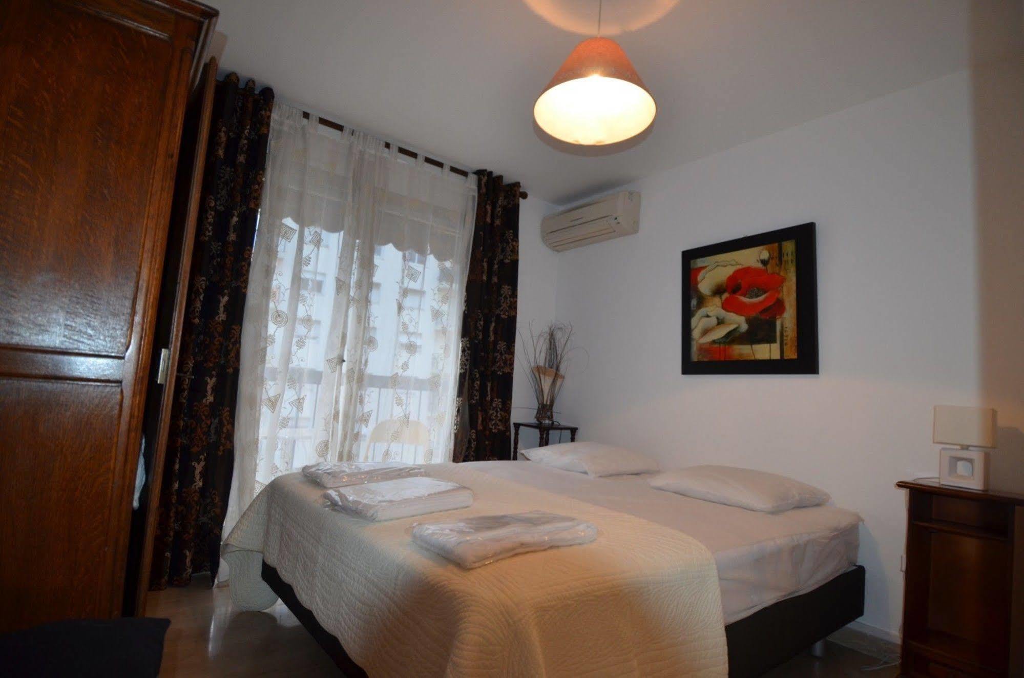 Appartement 6 Personnes Avec Terrasse Le Port Nizza Esterno foto