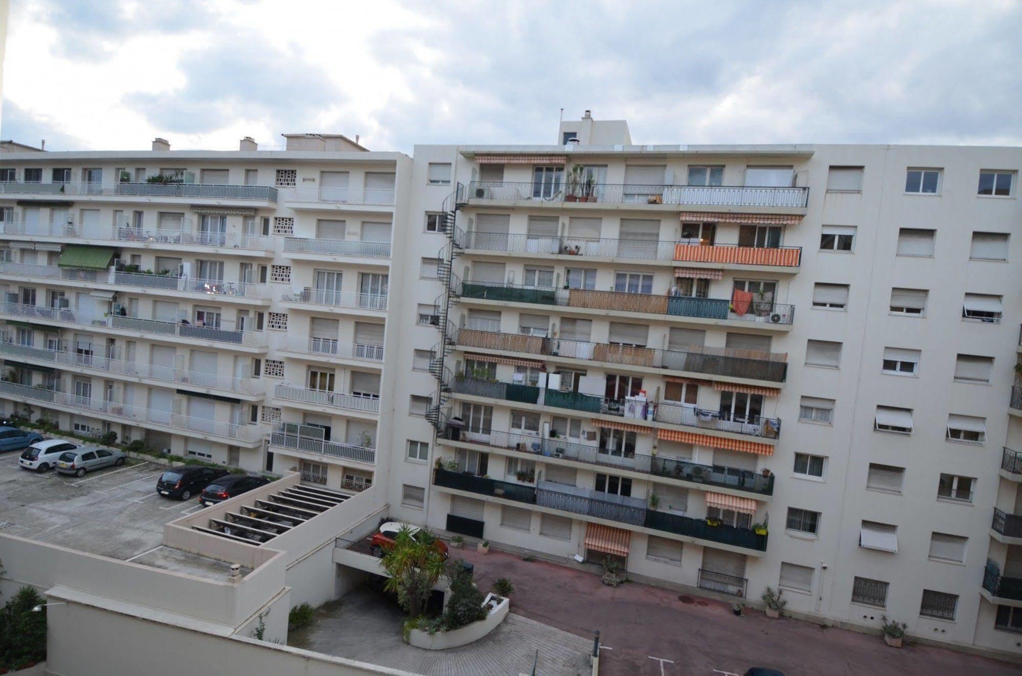 Appartement 6 Personnes Avec Terrasse Le Port Nizza Esterno foto
