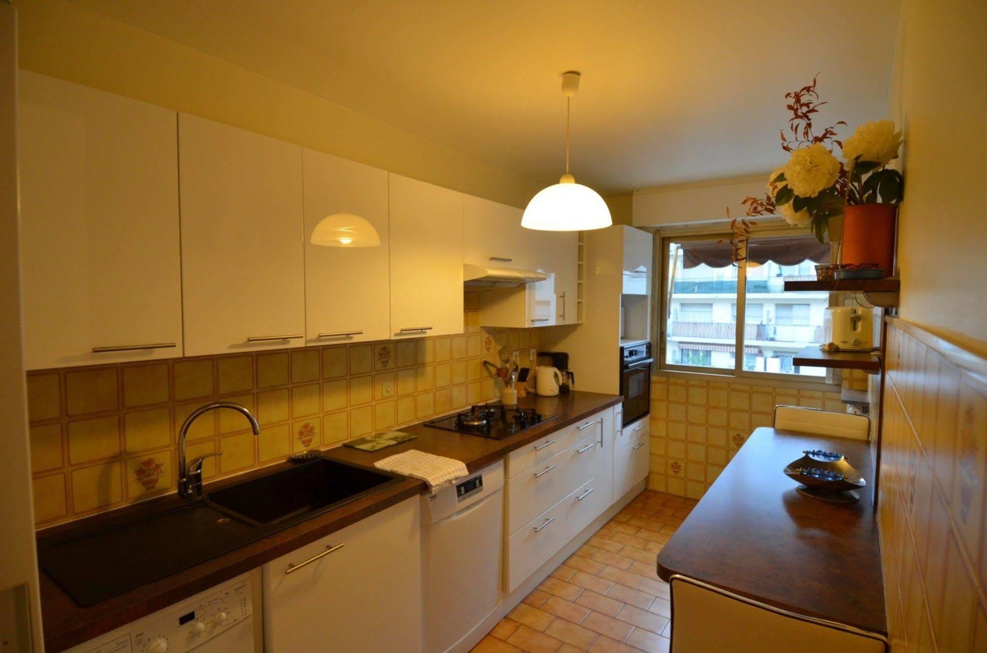 Appartement 6 Personnes Avec Terrasse Le Port Nizza Esterno foto