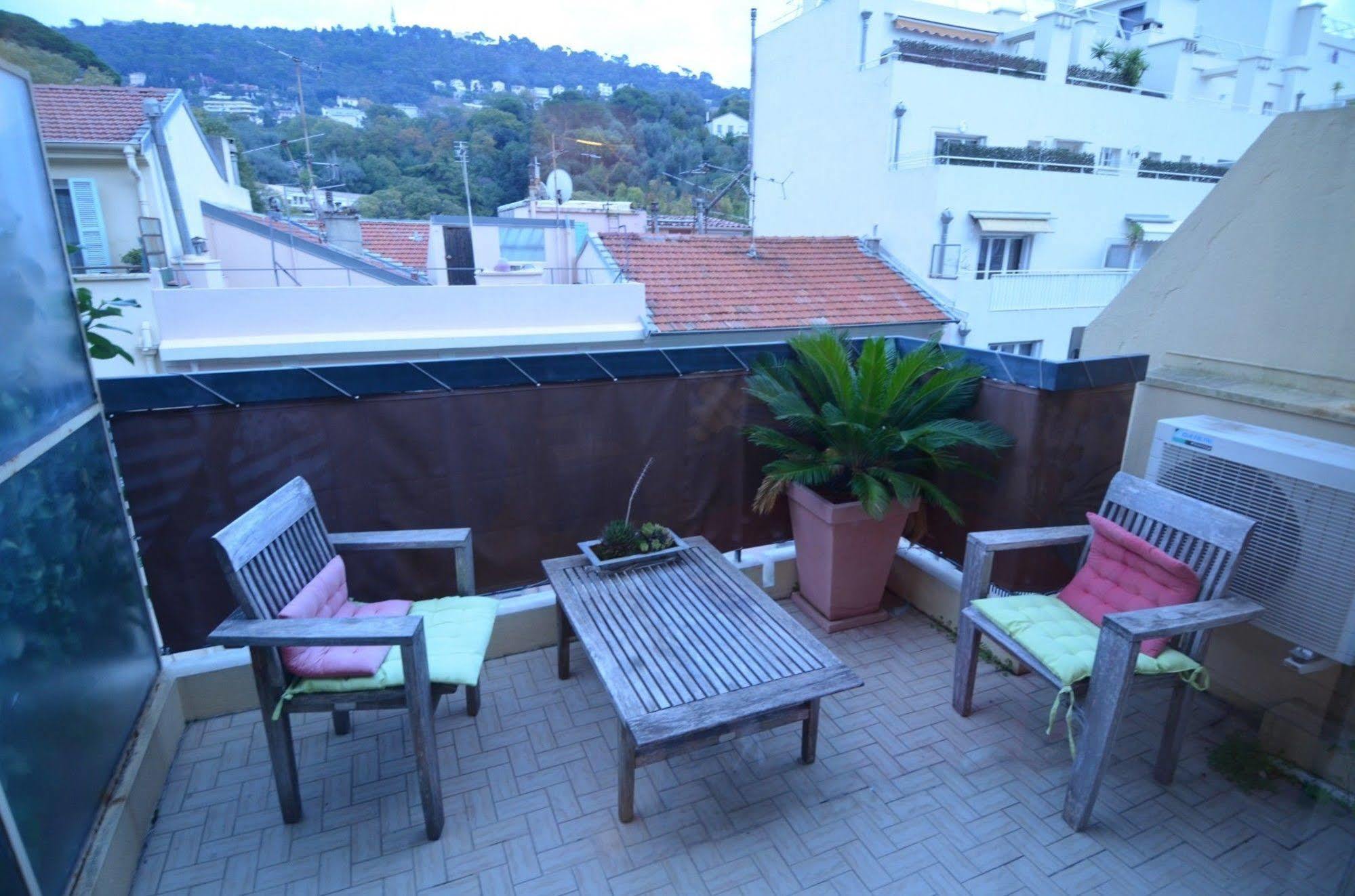 Appartement 6 Personnes Avec Terrasse Le Port Nizza Esterno foto