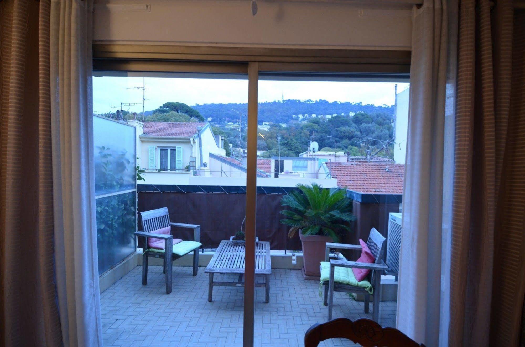 Appartement 6 Personnes Avec Terrasse Le Port Nizza Esterno foto